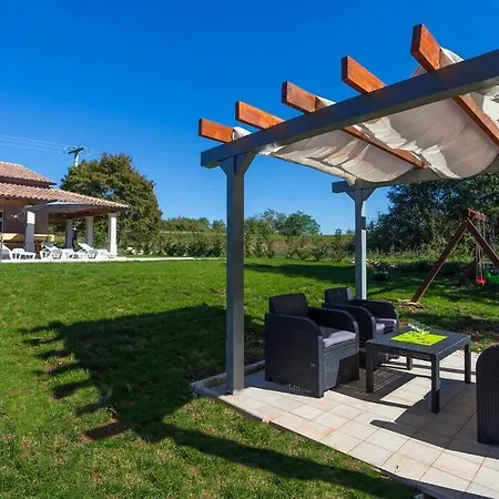 Modern House With Private Pool Žminj