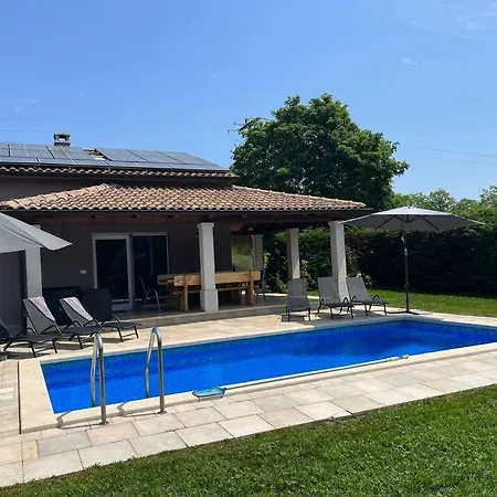 Modern House With Private Pool Žminj